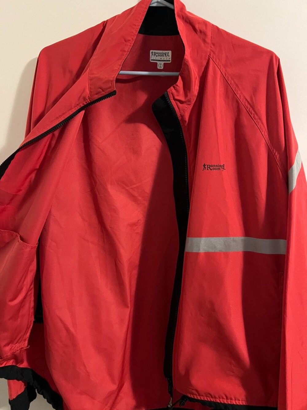 Ladies Running Room Jacket - Picture 4 of 6